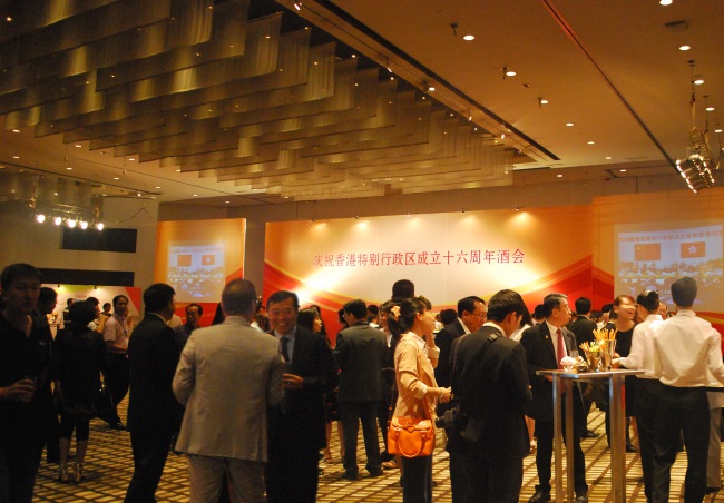 驻粤办举行“庆祝香港特别行政区成立十六周年酒会”。