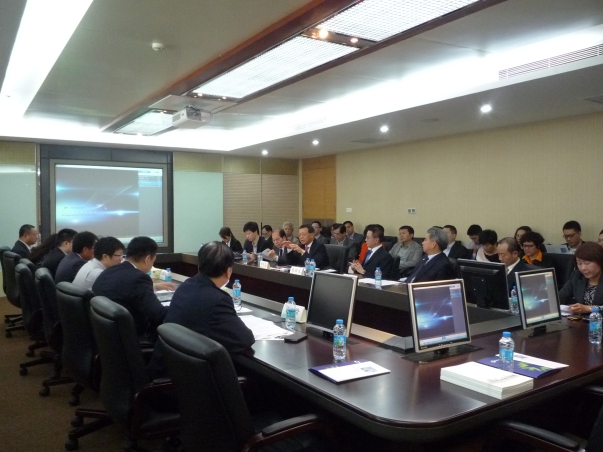 香港物流业界、行业协会代表听取有关前海最新的发展情况和物流政策措施。