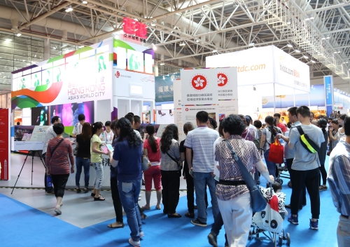 “动感香港”展台吸引福州市民参观