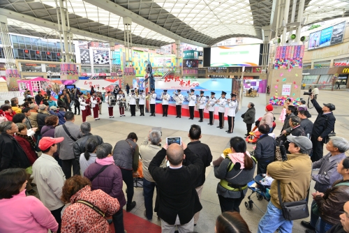 「見‧識香港」展覽由十二月十八至二十四日在佛山大型商場舉行，期間香港警察樂隊在場演出助慶。