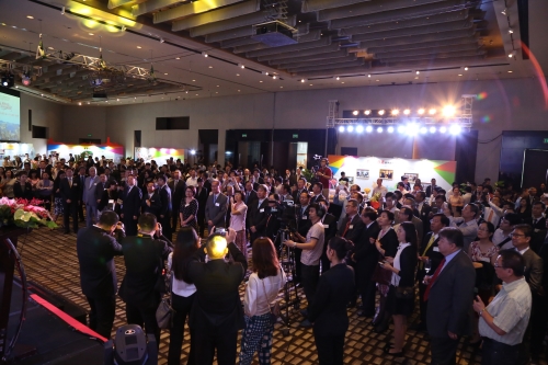 约五百名来自各省巿政府、商会和香港相关机构的代表出席酒会。