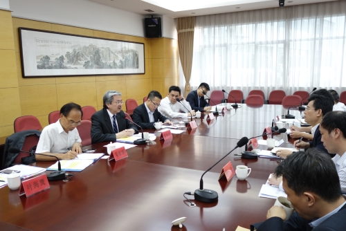 财政司司长曾俊华（左二）七月二十二日与福建省发展和改革委员会、福建省金融工作办公室和福建省商务厅官员会面，了解福建省「一带一路」的构想及福建自由贸易试验区的发展。