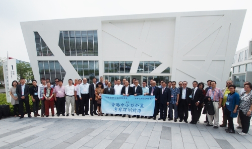 The delegation takes picture with Dr Du Peng, Director-General of Qianhai Management Authority (QHMA).