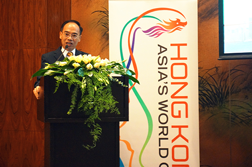 香港特區政府駐粵辦主任鄧家禧先生致開幕辭。
