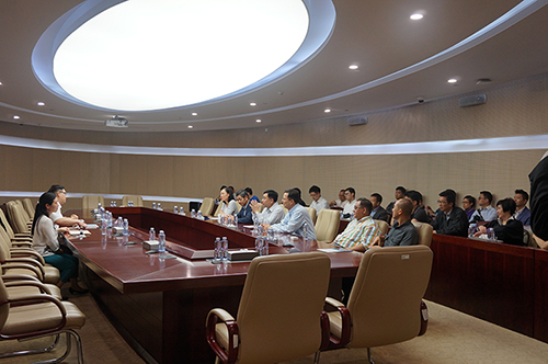 與前海管理局代表座談