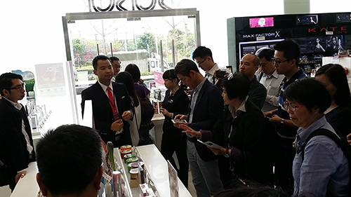 參觀周大福港貨中心