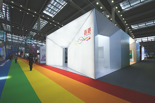 设计独特、以时光隧道为概念的香港馆。