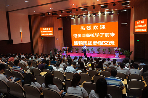 波頓公司董事長兼總裁王明凡先生與學生分享創業史。