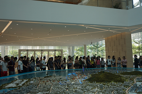 大學生參觀招商局蛇口展示中心。