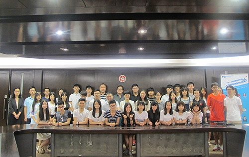 嘉賓和穗港學生合影