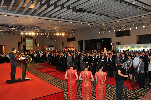 约四百五十名来自各省巿政府、商会和香港相关机构的代表出席酒会。
