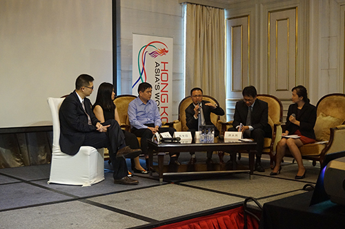 深港兩地優秀企業代表現場解答與會企業的提問。