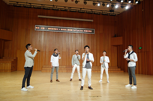 The concert held at the Arts College Hall of Xiamen University in the afternoon of 6 Nov 2016 attracted over 200 teachers and students of Xiamen University.
