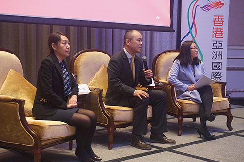 演講嘉賓現場解答企業代表提出的問題。