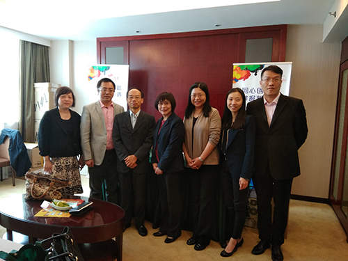 駐粵辦主任鄧家禧（左三）與廣西商務廳港澳台處處長張思奇（左二）及副處長雷巧冰（左一）等會面及交流，並參觀駐廣西聯絡處辦公室。