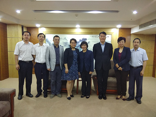 駐廣西聯絡處主任盧詠斯（中右）及副主任周德智(右三）與廣西商務廳副廳長譚秀洪（中左）等會面及交流。