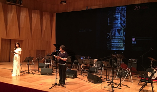 駐廣西聯絡處盧詠斯(中)於音樂會致辭。