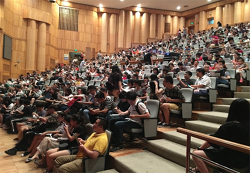 音樂會反應熱烈，出席者眾。