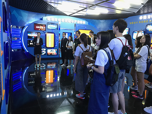 參觀文化創意企業華強方特集團。