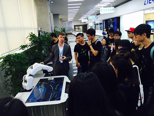 參觀高科技企業中興通訊。