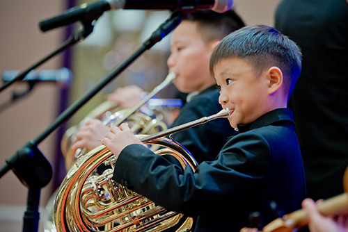 年紀小小的交響樂團團員演出精彩，令來賓留下深刻印象