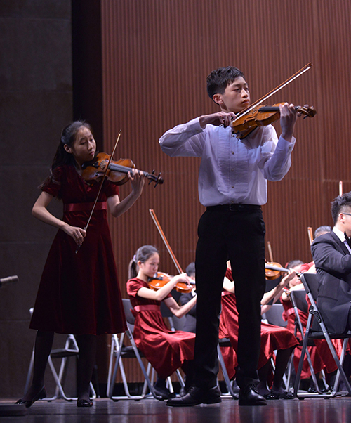 萧雪妍和雷昭俊演出《纳瓦拉舞曲》作品 33小提琴二重奏