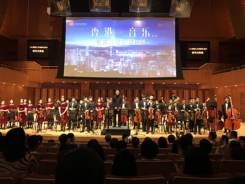 香港儿童交响乐团演出深受观众赞赏。