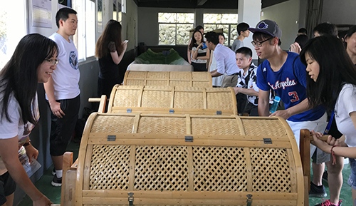 同學們體驗陶瓷製作