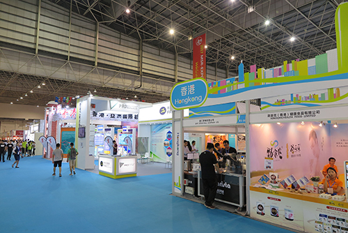 由駐粵辦、香港貿發局、以及港資企業組成的香港館，向與會者推廣香港國際化的優勢、優質的產品和高質素的專業服務。