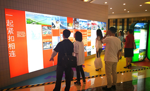 市民參觀成就展情況