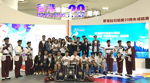 华侨大学香港学生参观展览，并与香港警察乐队交流