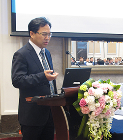 深圳市發展研究中心黨組書記、主任吳思康發言