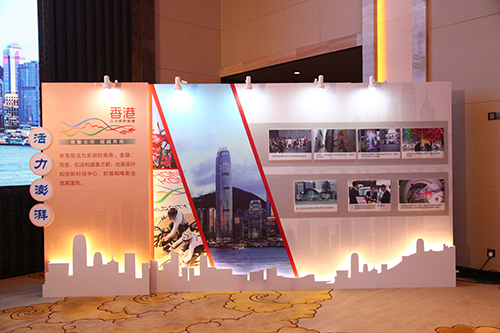 招待會現場設置展板介紹香港最新情況。