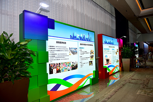 招待会设置展板介绍香港在粤港澳大湾区建设的重要角色。