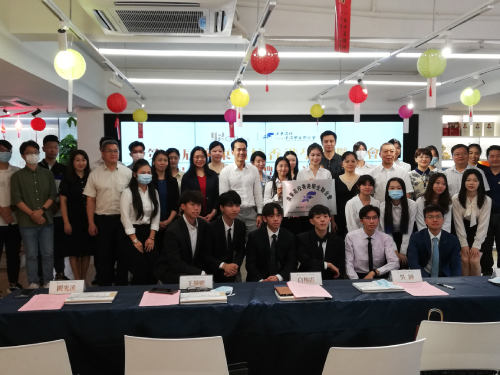 白梅霞及主礼嘉宾与粤港联干部成员合影