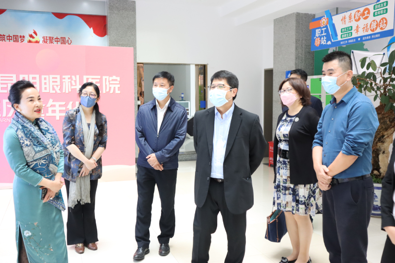 陳選堯一行參觀由香港地產集團在昆明打造的高檔綜合發展項目