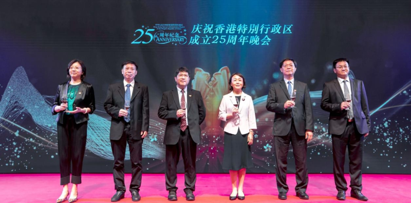 左起：叶海崙、刘良辉、陈选尧、郭宁宁、林景富、黄健雄