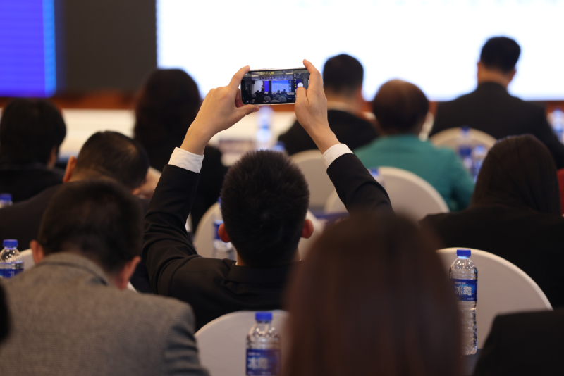 出席嘉宾积极参与。