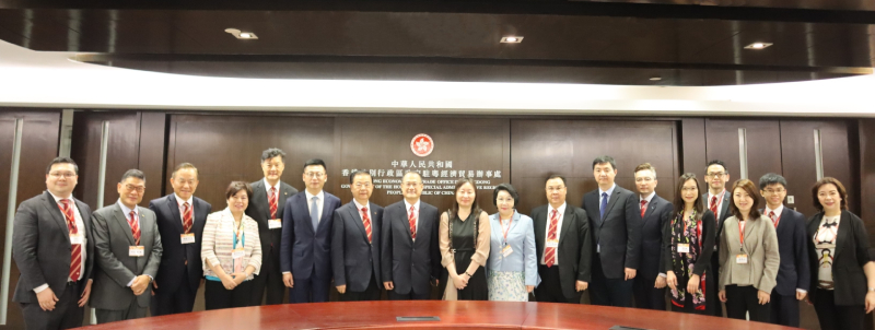 与中总代表团合影