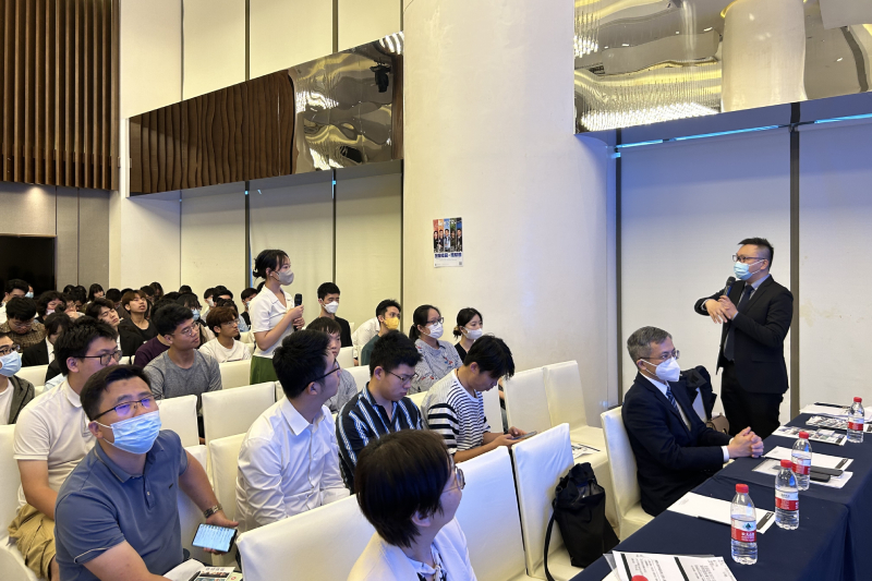 问答环节解答学生的提问