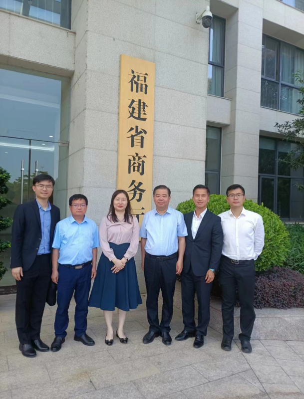 蘇惠思(左三)、駐福建聯絡處主任鄭震生(右二)與福建省商務廳副廳長杭東(右三)、港澳處處長繆振堂(左二)合照