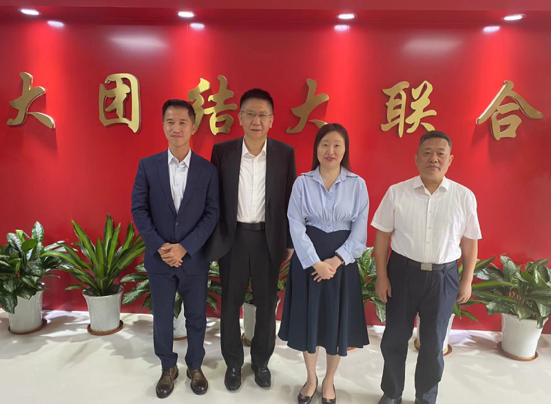 蘇惠思(右二)、鄭震生(左一)與福建省統戰部副部長李文慎(左二)、聯絡處處長賴華棟(右一)合照