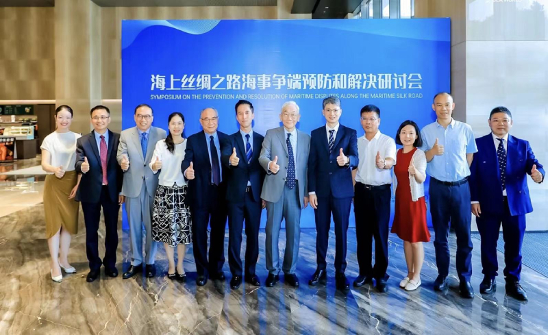 駐福建聯絡處主任鄭震生(左六)與嘉賓及講員合照