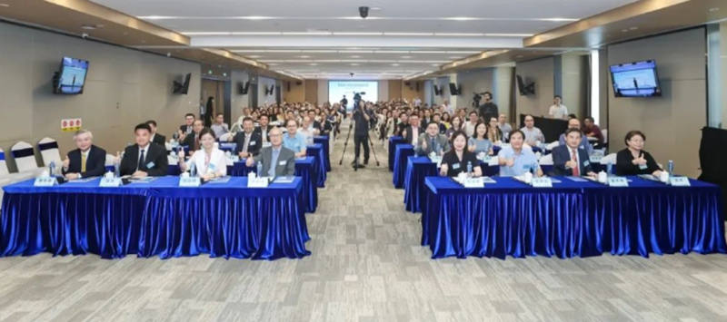 由香港特别行政区政府驻粤经济贸易办事处“粤港澳大湾区发展推广中心”及广东省粤港澳合作促进会合办的“粤港澳大湾区发展趋势宣讲会”今日（8月18日）在广州圆满成功举行，宣讲会甚受欢迎。