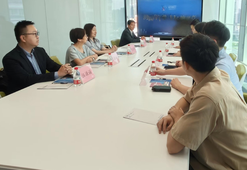 就龍華區扶持香港青年創業政策及港青在深創業情況進行座談交流