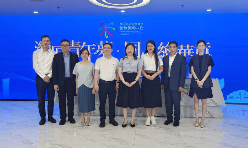 蘇惠思（右四）及鄧秀嫺（左三）與龍華區委統戰部副部長陳藝純（左四）合影