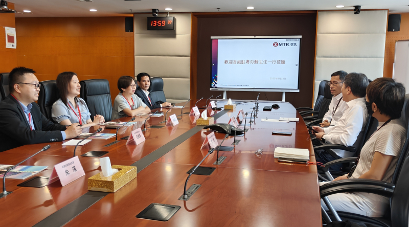 蘇惠思及鄧秀嫺與港鐵（深圳）總經理黃永健及其他管理人員座談交流