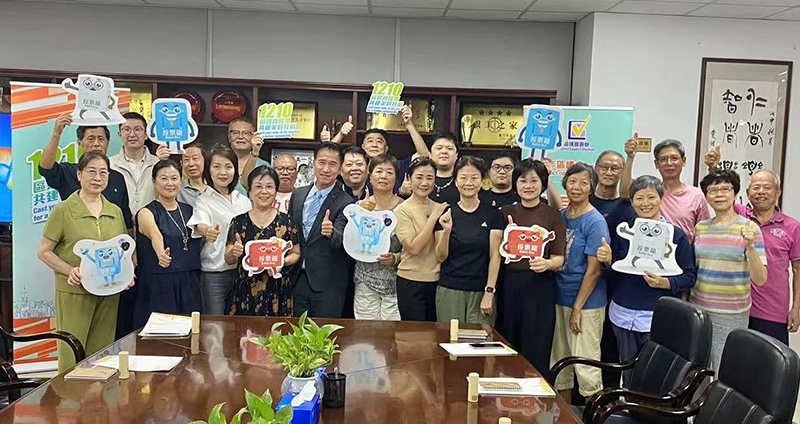 駐福建聯絡處主任鄭震生與出席廈門站活動港人合照