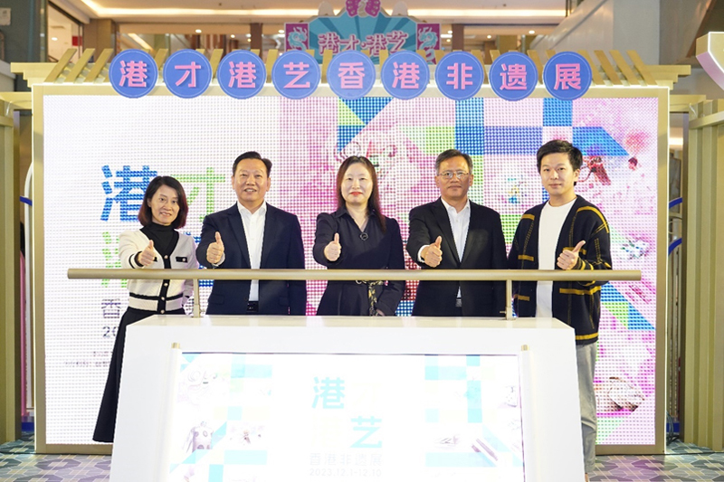 駐粵辦主任蘇惠思(中)、廣東省人民政府港澳事務辦公室副主任黃鍛煉(左二)、廣州市人民政府港澳事務辦公室副主任鄧昌雄(右二)、香港旅游發展局華南區總監、駐廣州首席代表俞嵐(左一)、PO PARK東方寶泰副總經理葉頌軒(右一)主持開幕儀式。_1 駐粵辦主任蘇惠思(中)、廣東省人民政府港澳事務辦公室副主任黃鍛煉(左二)、廣州市人民政府港澳事務辦公室副主任鄧昌雄(右二)、香港旅游發展局華南區總監、駐廣州首席代表俞嵐(左一)、PO PARK東方寶泰副總經理葉頌軒(右一)主持開幕儀式。_1