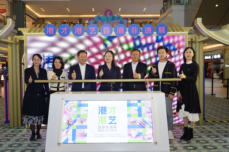 駐粵辦主任蘇惠思(中)、廣東省人民政府港澳事務辦公室副主任黃鍛煉(左三)、廣州市人民政府港澳事務辦公室副主任鄧昌雄(右三)、香港旅游發展局華南區總監、駐廣州首席代表俞嵐(左二)、PO PARK東方寶泰副總經理葉頌軒（右二）、廣東省文化和旅游廳代表（左一）、廣州市文化廣電旅游局(右一)代表合影。